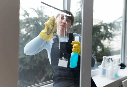 Nettoyage de vitres intérieures et extérieures à Étival